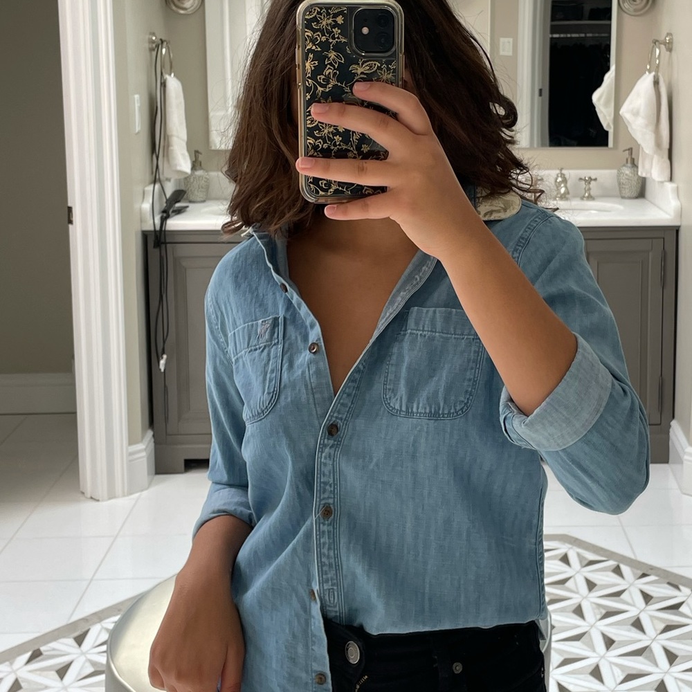 Light jean blouse with gold color